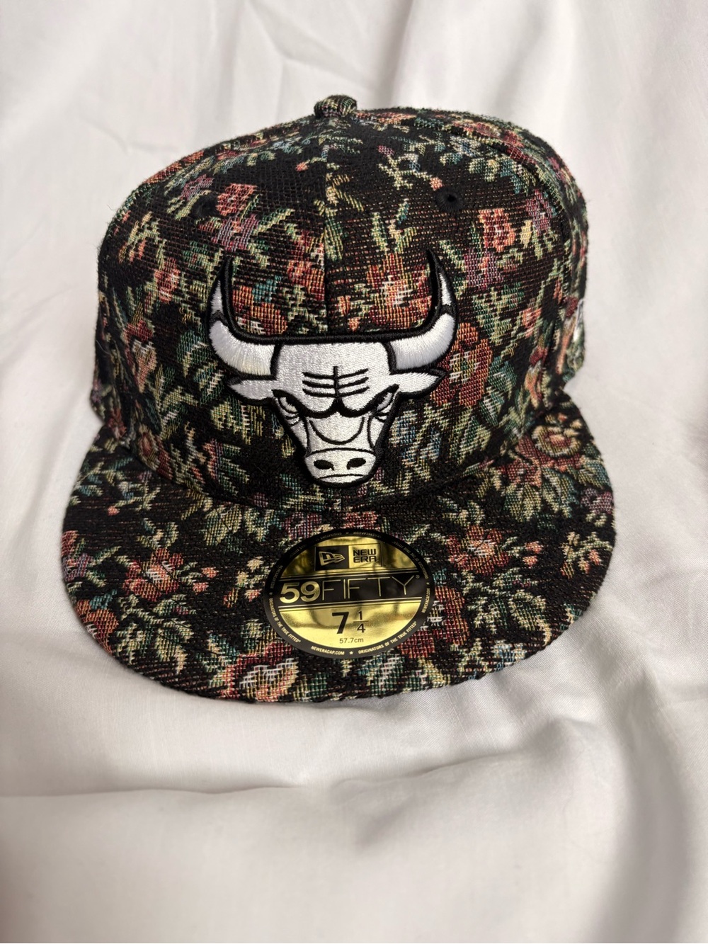 NWT CHICAGO BULLS 'FLORAL TAPESTRY' 59FIFTY FITTED - Size 7 1/4